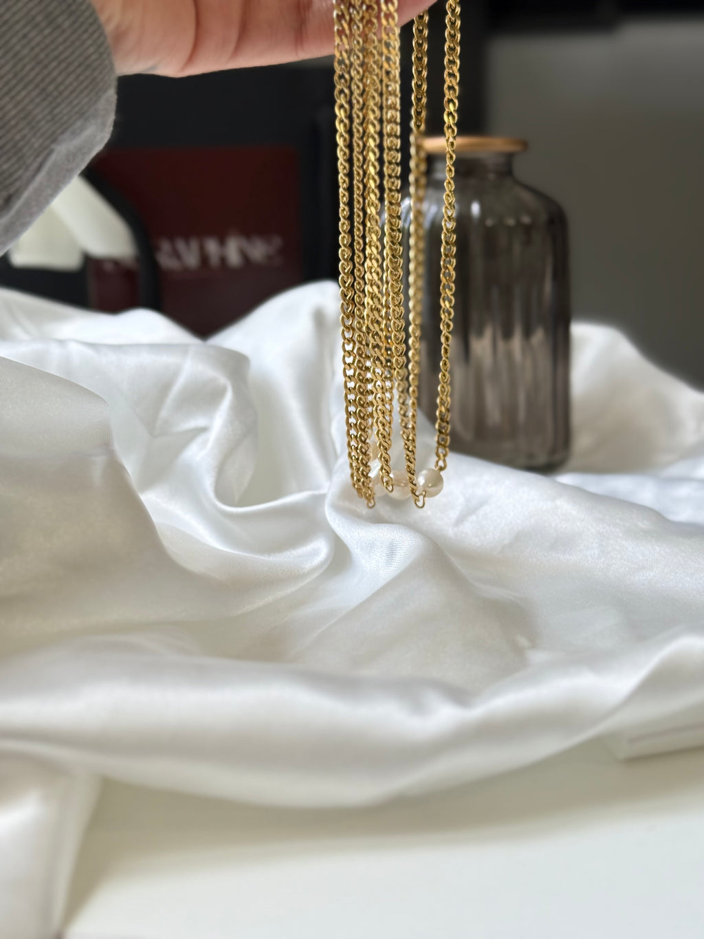 Pearl choker