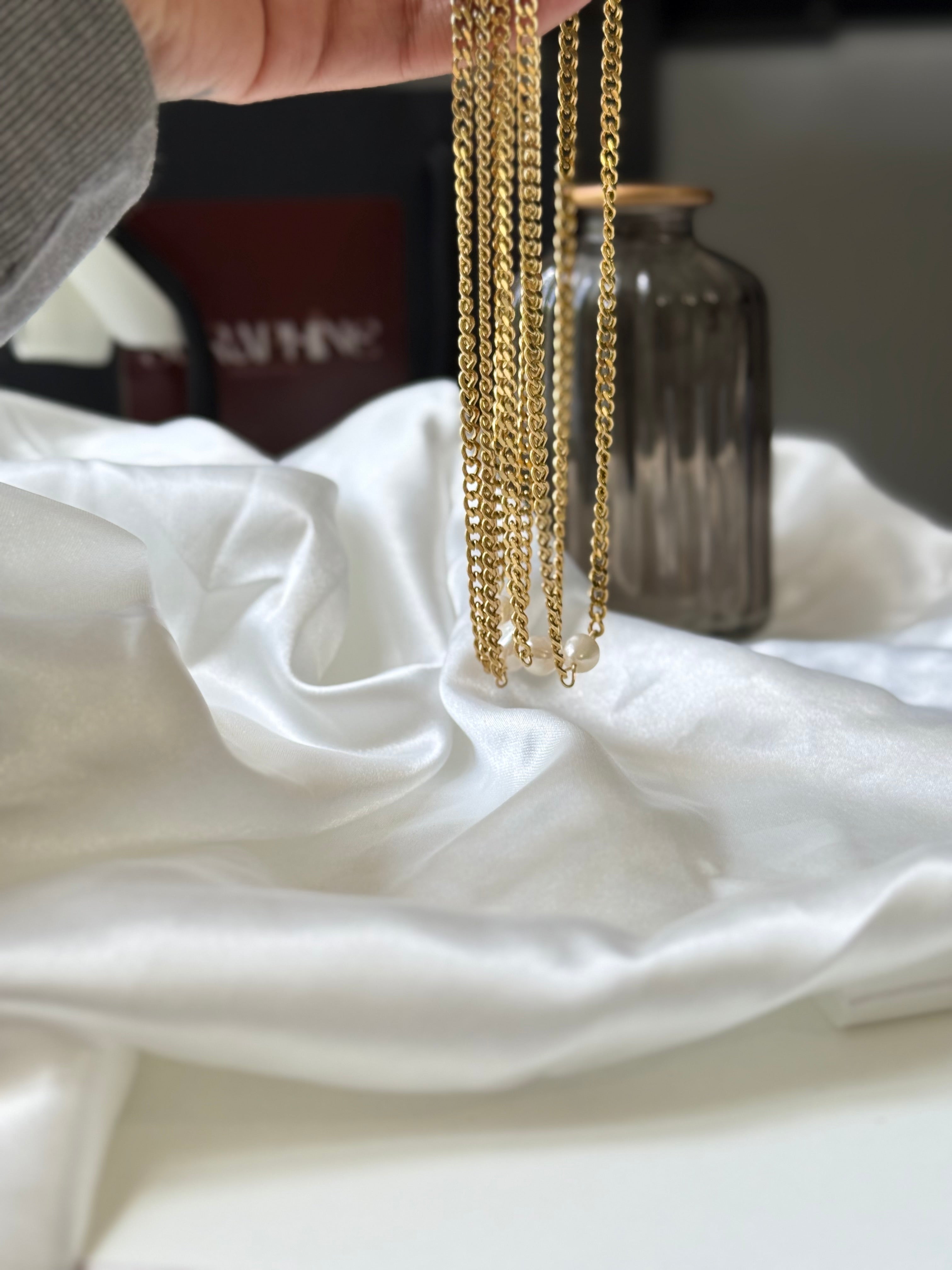 Pearl choker