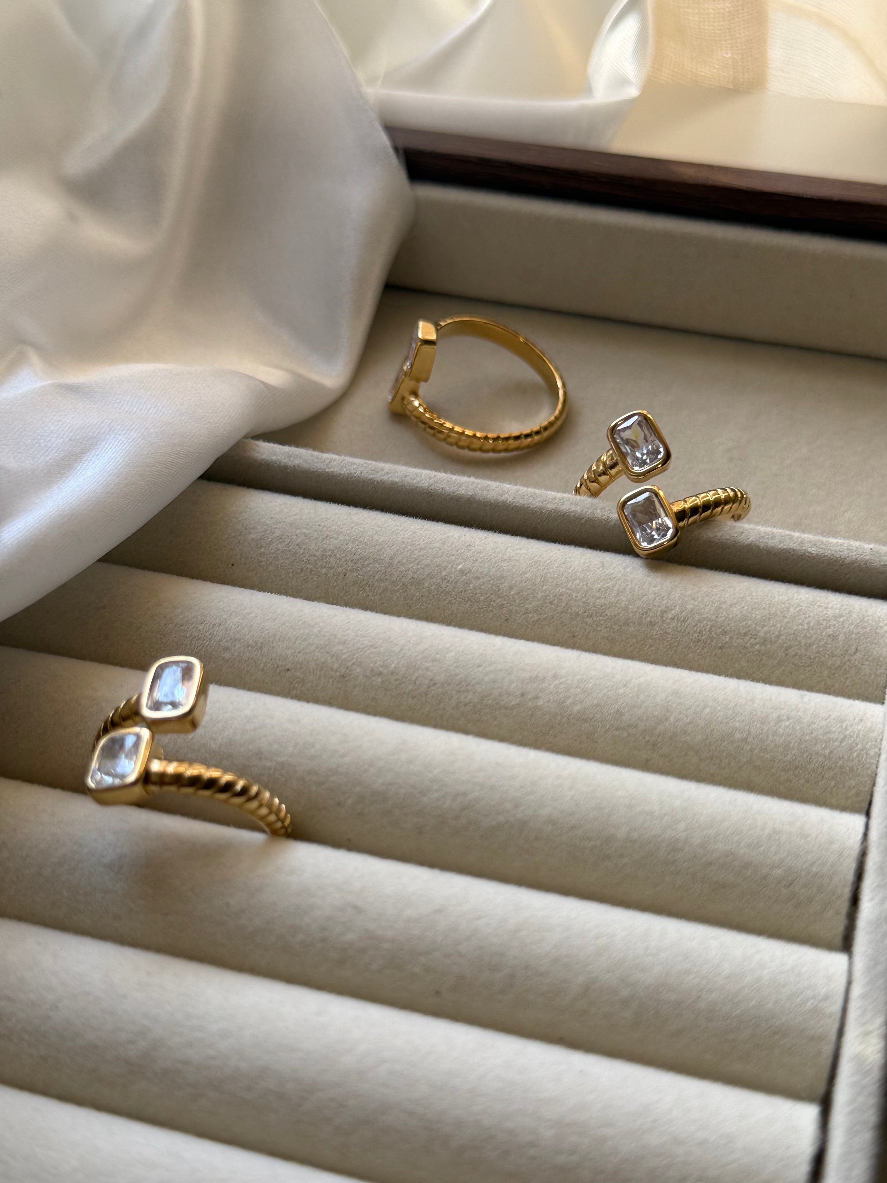 Élan Spiral Ring